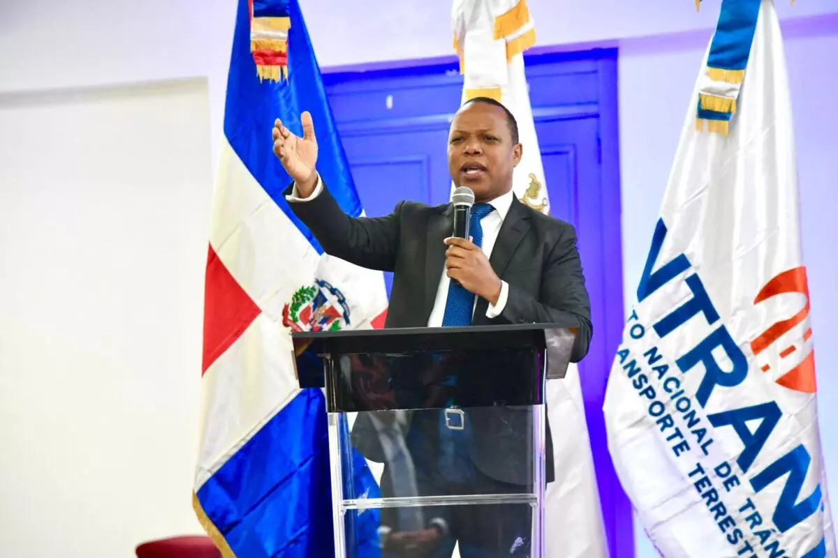 Milton Morrison dispone cancelar al personal de relaciones públicas del INTRANT Por: